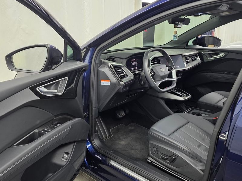 2025 Audi e-tron 45 Premium photo 10