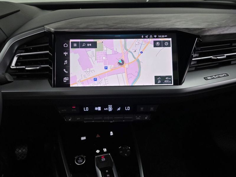 2025 Audi e-tron 45 Premium photo 14