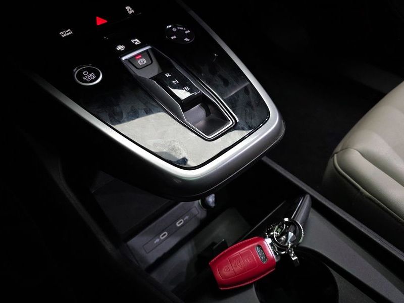 2022 Audi e-tron 40 Premium photo 9