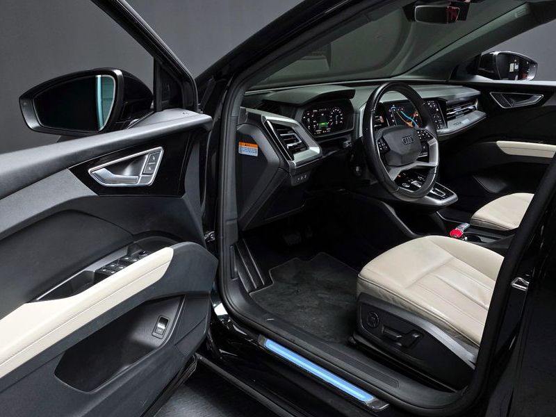 2022 Audi e-tron 40 Premium photo 10