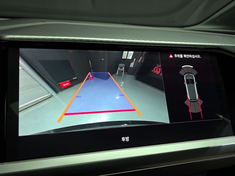 2022 Audi e-tron 40 Premium photo 17