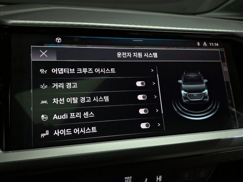 2022 Audi e-tron 40 Premium photo 18