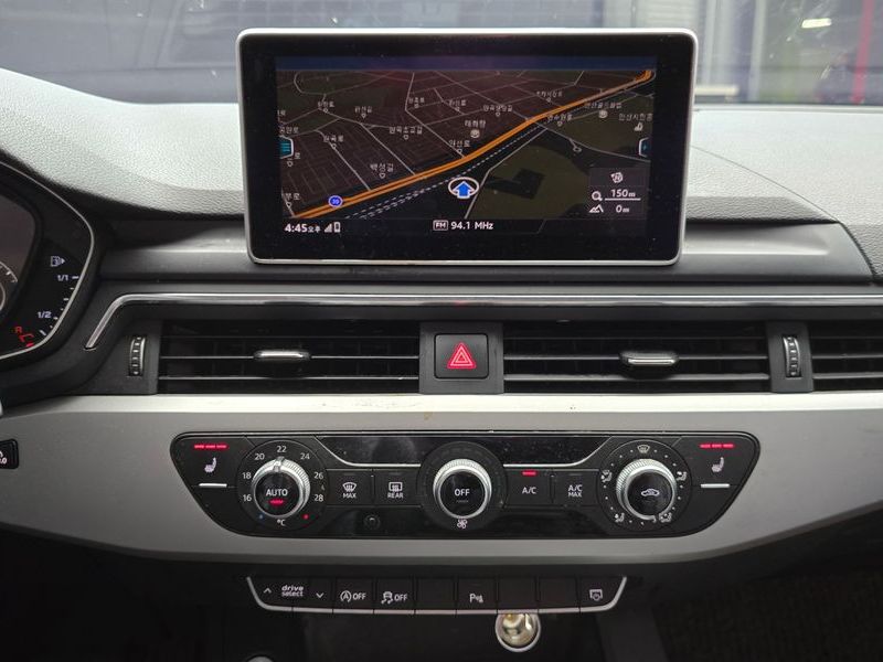 2016 Audi A4 45 TFSI photo 18