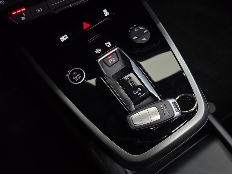 2023 Audi e-tron 40 photo 9
