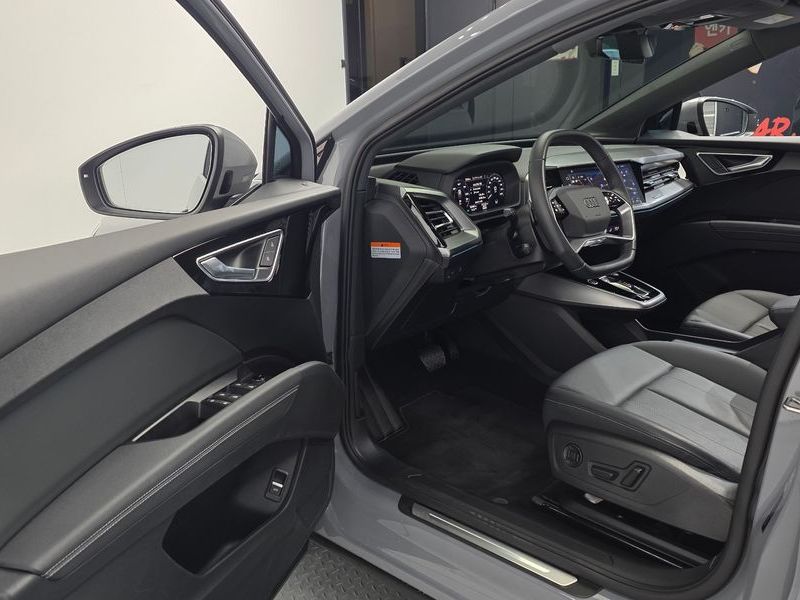 2023 Audi e-tron 40 photo 10