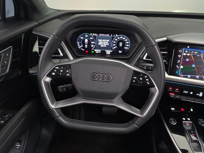 2023 Audi e-tron 40 photo 13