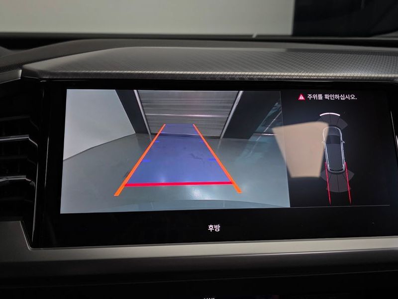 2023 Audi e-tron 40 photo 16
