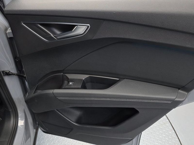 2023 Audi e-tron 40 photo 25