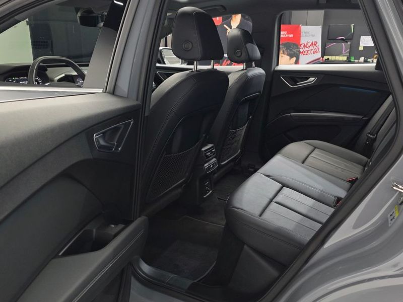 2023 Audi e-tron 40 photo 26