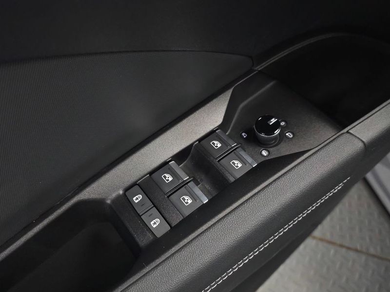 2023 Audi e-tron 40 photo 27