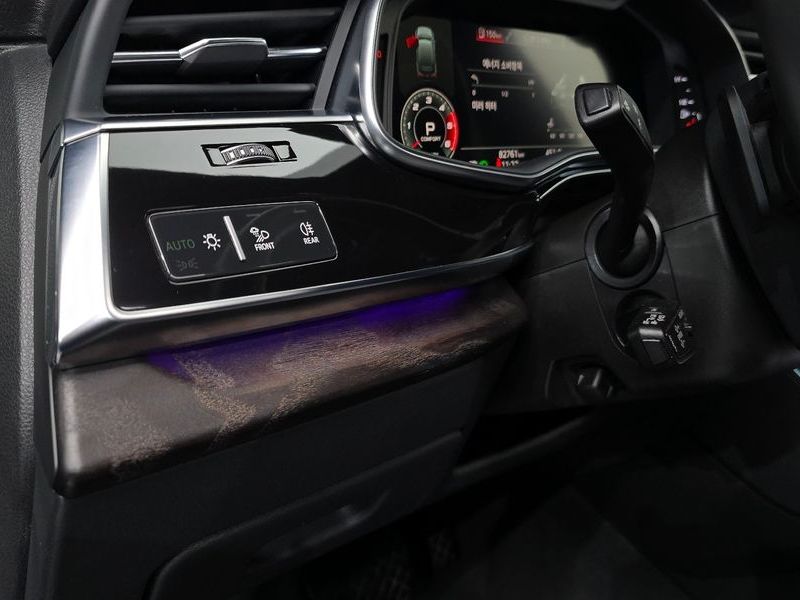 2021 Audi Q7 45 TDI Quattro Premium photo 18