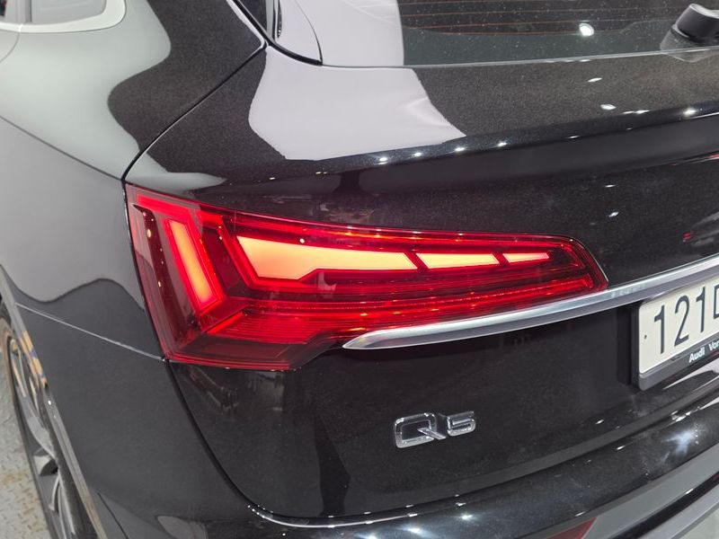 2023 Audi Q5 45 TFSI Quattro Premium Sportback photo 23