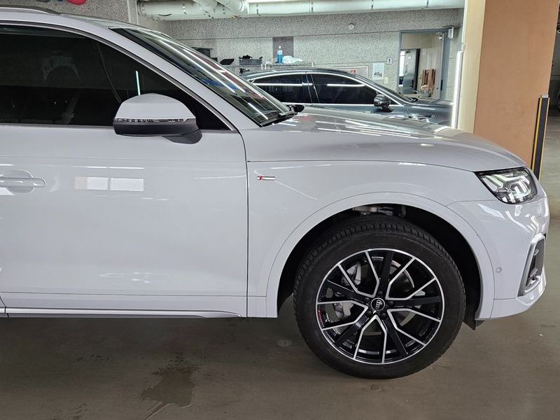 2024 Audi Q5 45 TFSI Quattro Premium photo 9