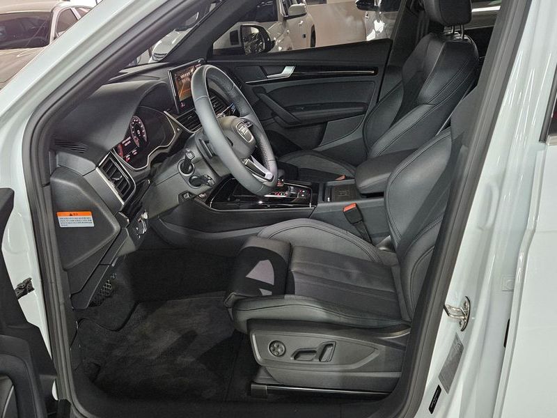 2024 Audi Q5 45 TFSI Quattro Premium photo 12