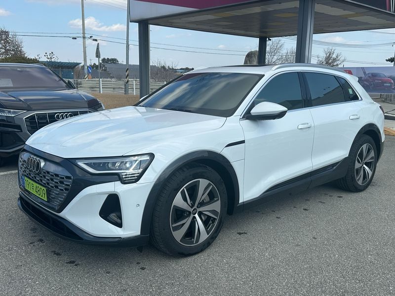 2024 Audi Q8 55 Quattro photo 1