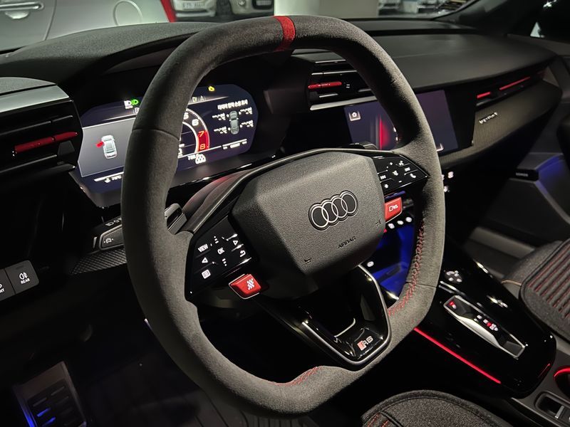2025 Audi RS3 2.5 TFSI Quattro Carbon Edition photo 10