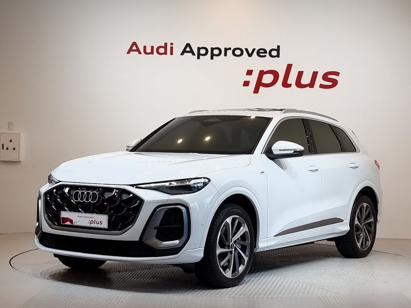 2025 Audi Q5 40 TDI Quattro S Line photo 1