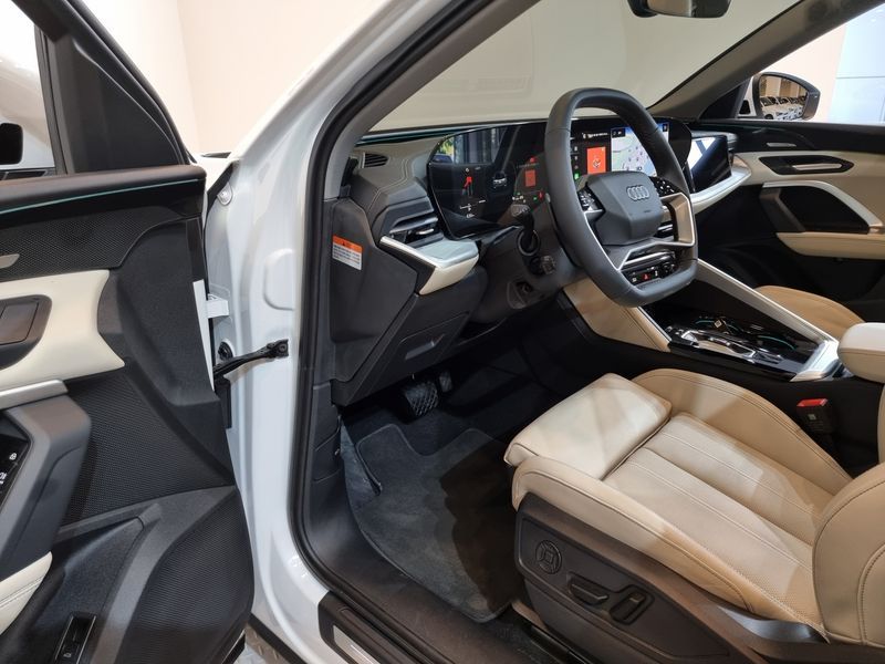 2025 Audi Q5 40 TDI Quattro S Line photo 10