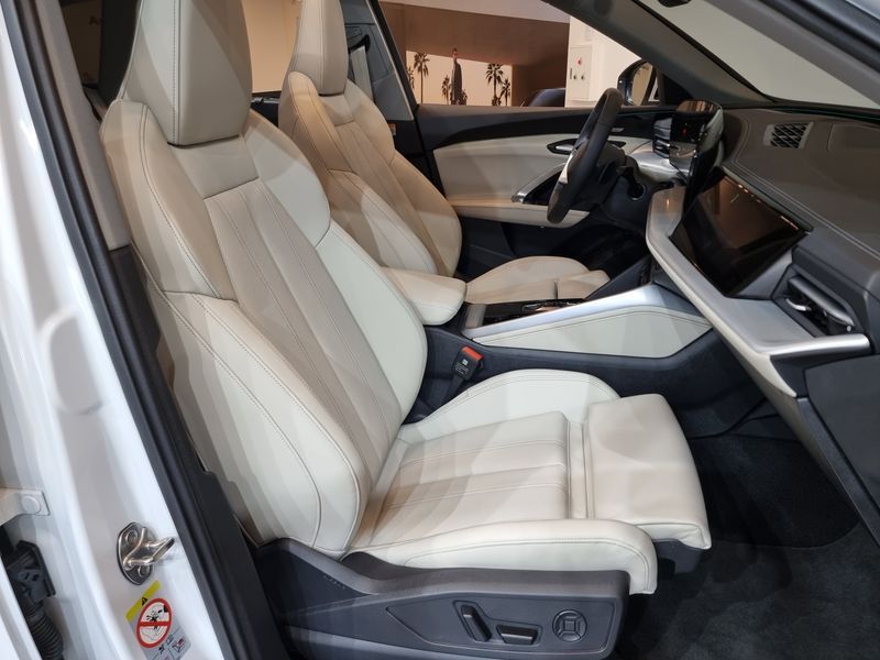 2025 Audi Q5 40 TDI Quattro S Line photo 11