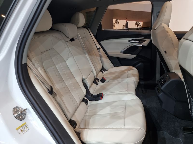 2025 Audi Q5 40 TDI Quattro S Line photo 18