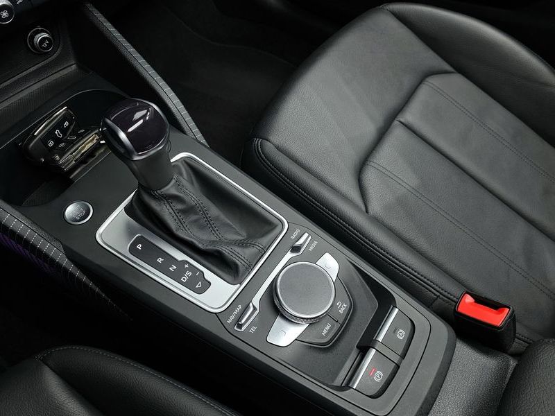 2023 Audi Q2 35 TDI Premium photo 9