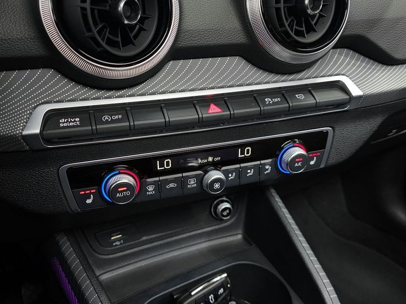 2023 Audi Q2 35 TDI Premium photo 17