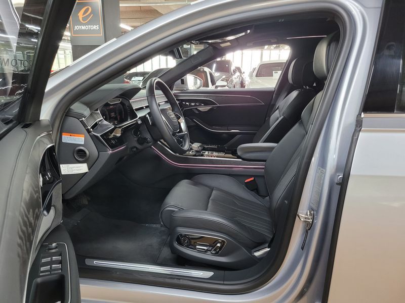 2023 Audi A8 55 TFSI Quattro LWB photo 10