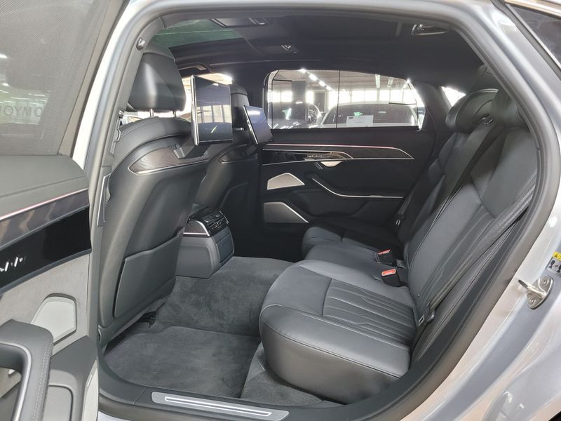 2023 Audi A8 55 TFSI Quattro LWB photo 11