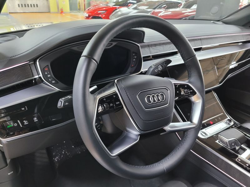 2023 Audi A8 55 TFSI Quattro LWB photo 12