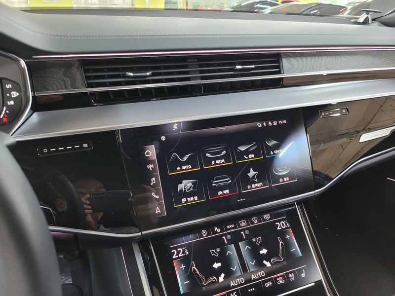 2023 Audi A8 55 TFSI Quattro LWB photo 13