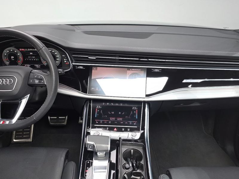 2023 Audi Q8 55 TFSI Quattro Premium photo 7