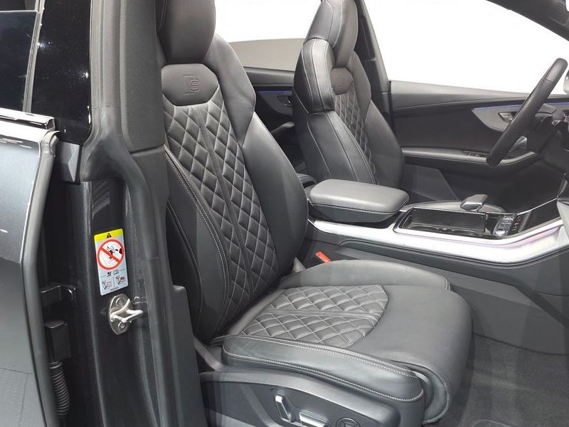 2023 Audi Q8 55 TFSI Quattro Premium photo 10