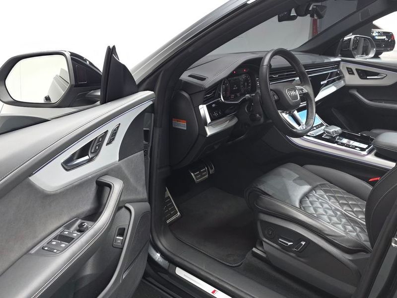 2023 Audi Q8 55 TFSI Quattro Premium photo 11