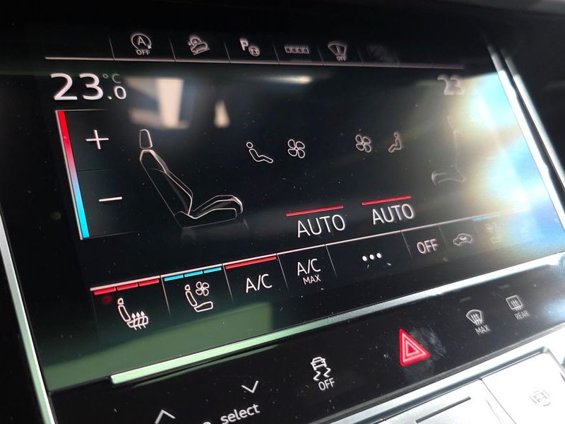 2023 Audi Q8 55 TFSI Quattro Premium photo 16