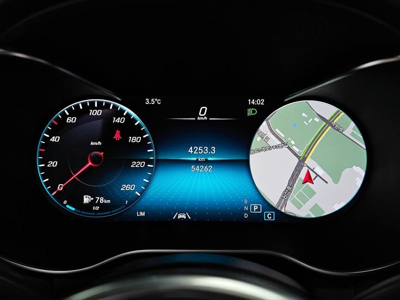 2020 Mercedes-Benz C-Class GLC300 4MATIC photo 8