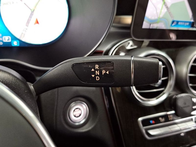 2020 Mercedes-Benz C-Class GLC300 4MATIC photo 9