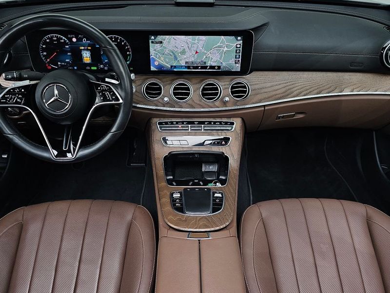 2022 Mercedes-Benz E-Class E300e 4MATIC Exclusive photo 7