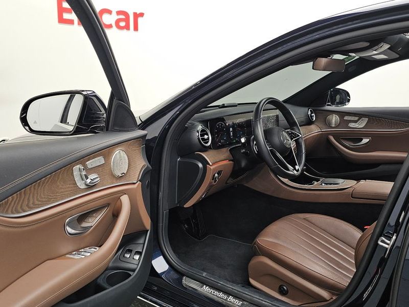 2022 Mercedes-Benz E-Class E300e 4MATIC Exclusive photo 10