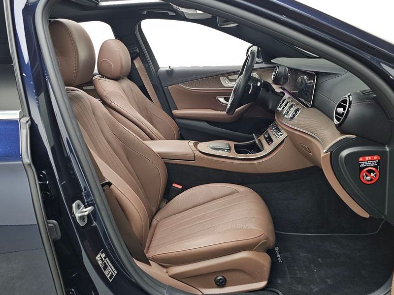 2022 Mercedes-Benz E-Class E300e 4MATIC Exclusive photo 11
