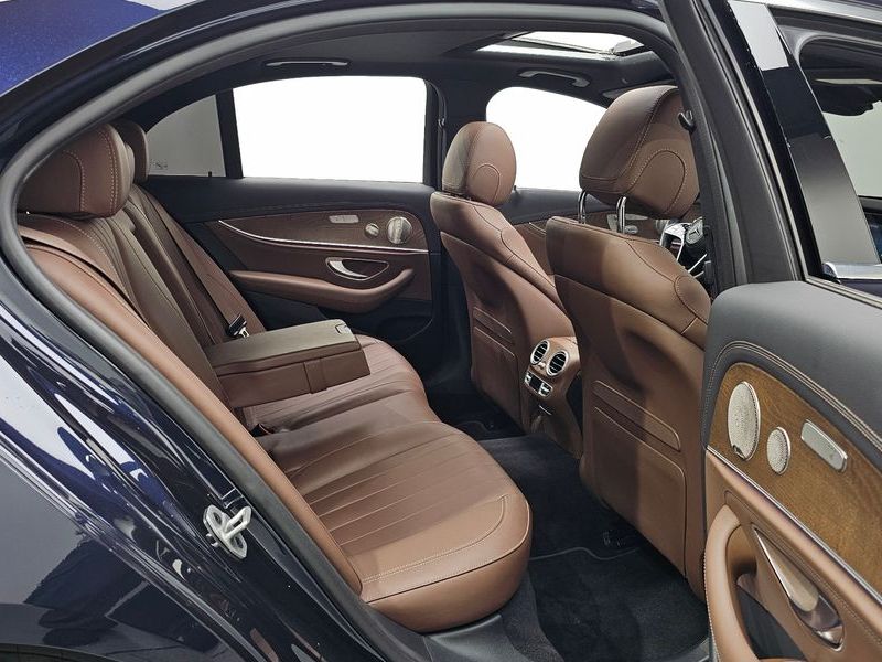 2022 Mercedes-Benz E-Class E300e 4MATIC Exclusive photo 12