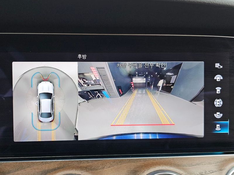 2022 Mercedes-Benz E-Class E300e 4MATIC Exclusive photo 15