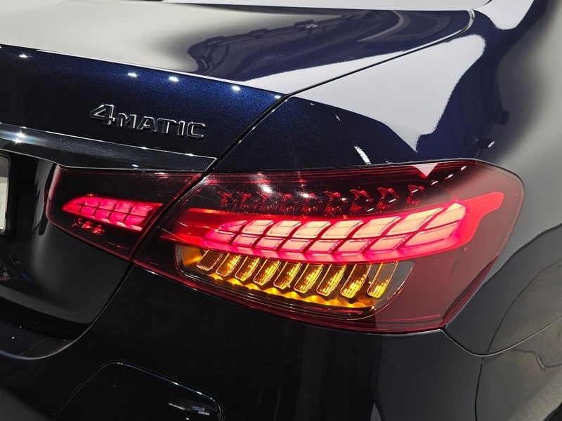 2022 Mercedes-Benz E-Class E300e 4MATIC Exclusive photo 23