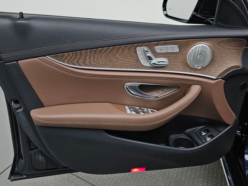 2022 Mercedes-Benz E-Class E300e 4MATIC Exclusive photo 24