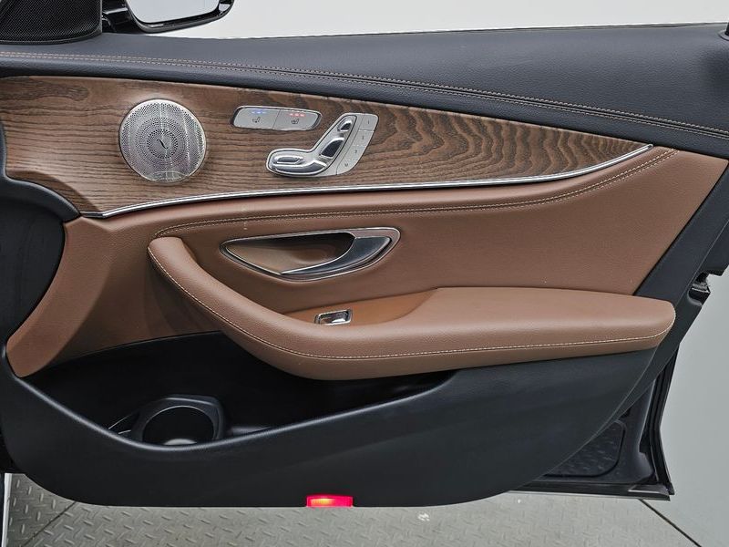 2022 Mercedes-Benz E-Class E300e 4MATIC Exclusive photo 25
