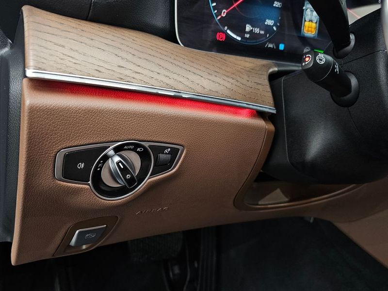 2022 Mercedes-Benz E-Class E300e 4MATIC Exclusive photo 27