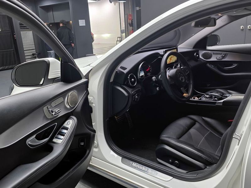 2017 Mercedes-Benz C-Class C200 Avantgarde photo 10