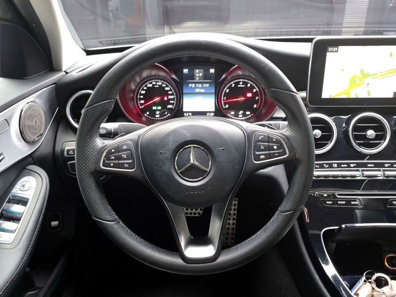 2017 Mercedes-Benz C-Class C200 Avantgarde photo 13