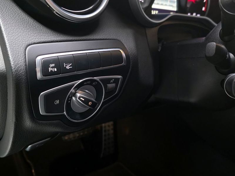 2017 Mercedes-Benz C-Class C200 Avantgarde photo 19