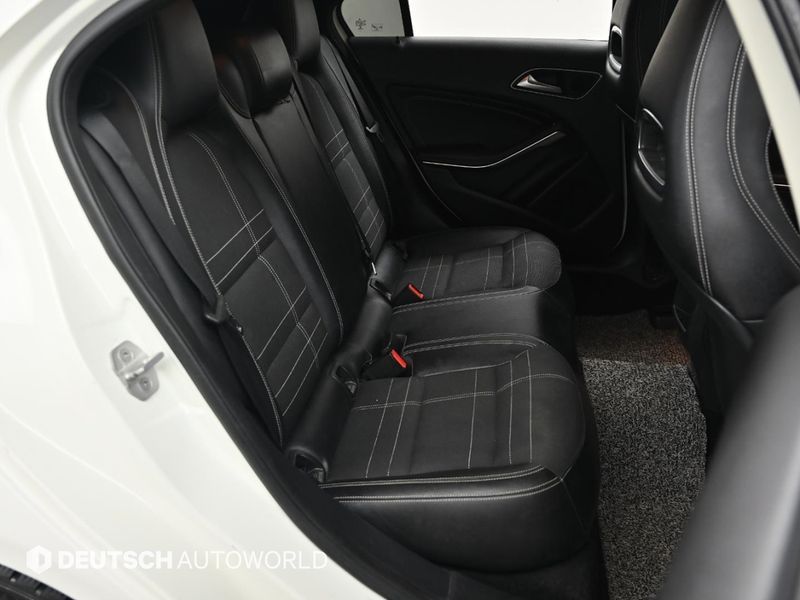 2015 Mercedes-Benz A-Class A180 CDI Night photo 12