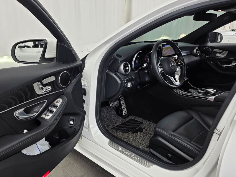 2019 Mercedes-Benz C-Class C220 d 4MATIC AMG Line photo 10